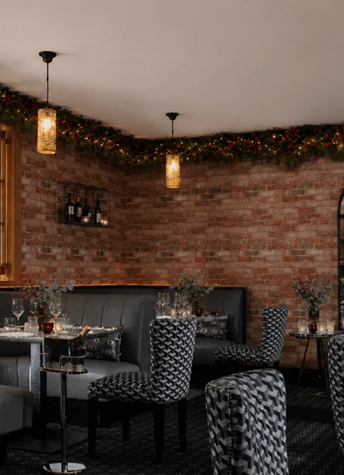 Cosy hotel restaurant with festive decor and elegant table settings.